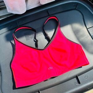 476 Victoria’s Secret VS Sport Bra bright pink 34 C